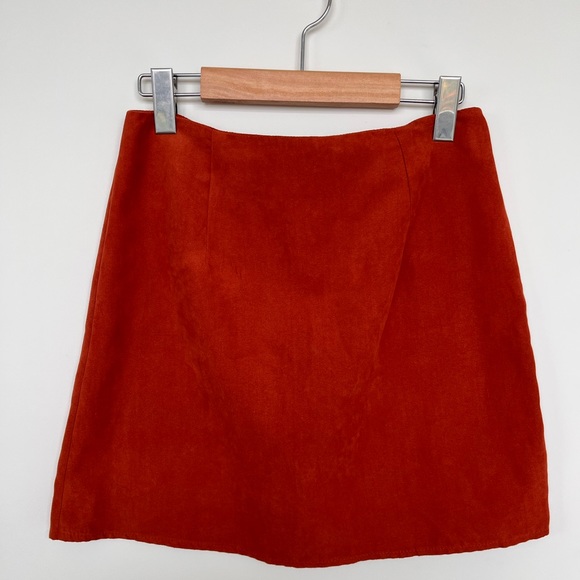 Velvet mini skirt in great condition - Picture 2 of 3
